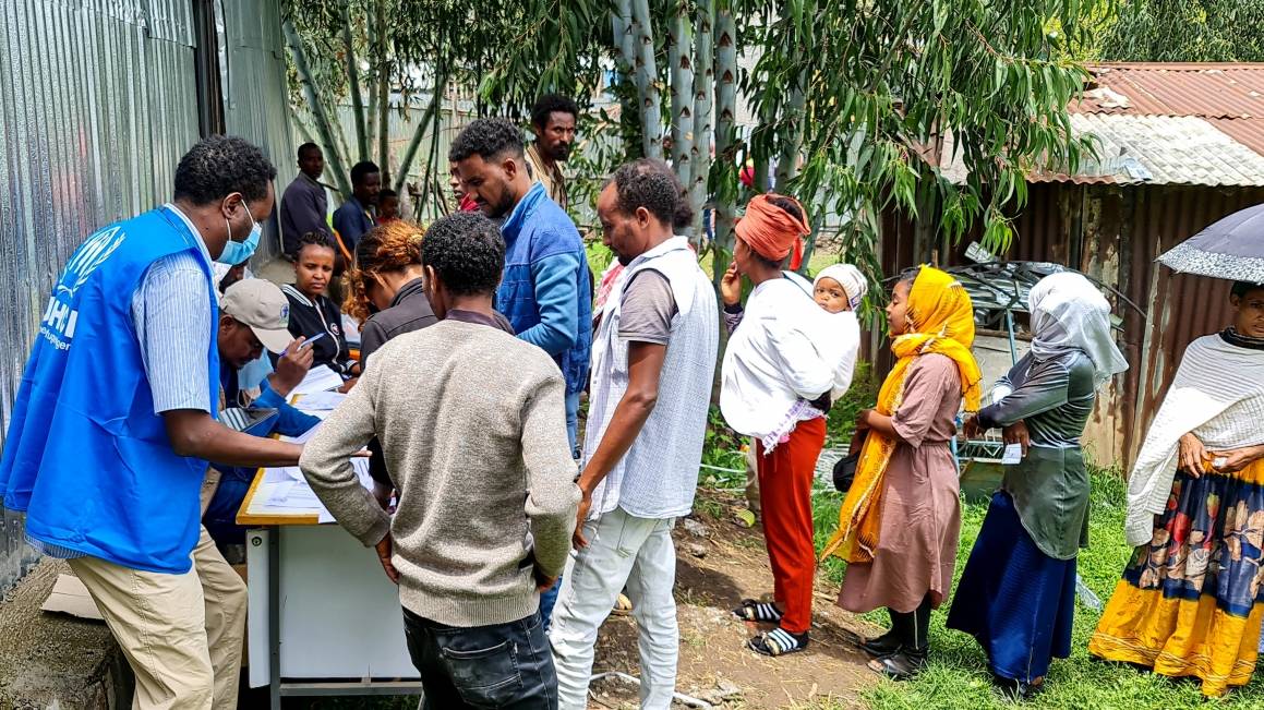 FNs høykommissær for flyktninger (UNHCR) deler ut nødhjelp til internt fordrevne i Etiopia. Foto:©UNHCR/Joe Chahine.